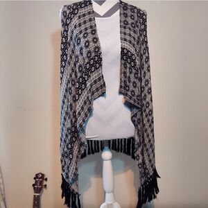 ENTRO sleeveless open fringe tunic